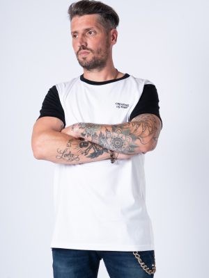 Remera Creature Blanca y Negra